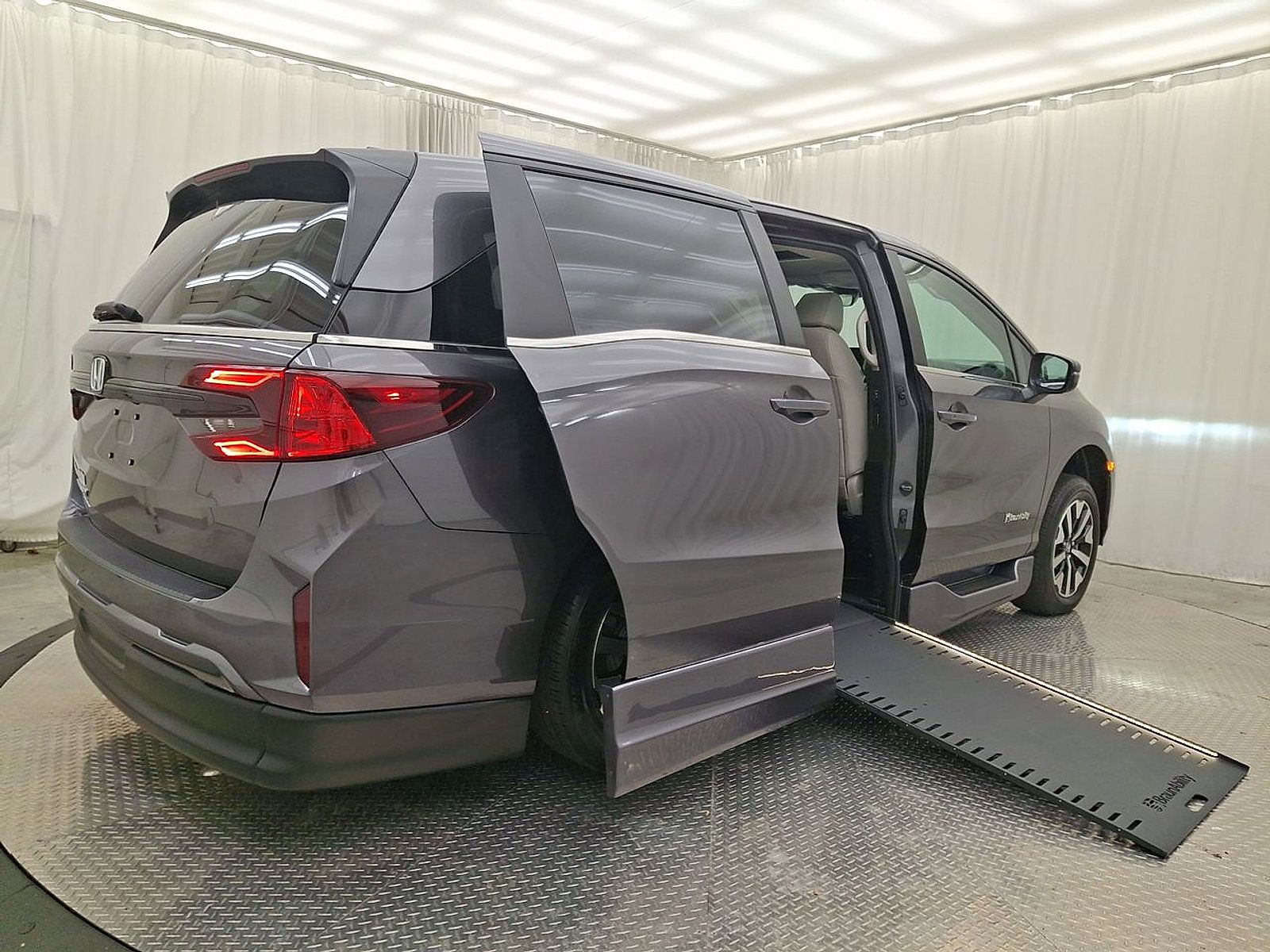 Used 2026 Honda Odyssey EX-L image 28
