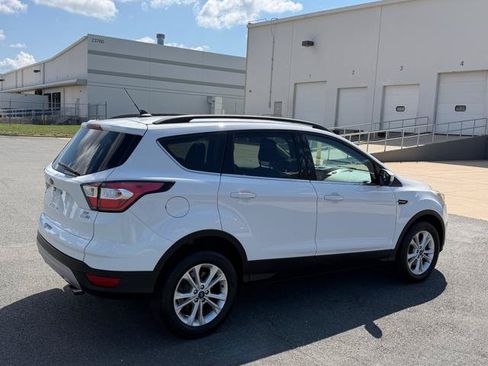Used 2018 Ford Escape SE w/ SE Sync 3 Package AWD/4WD image 4