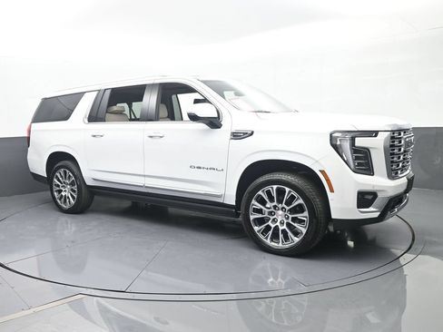 Used 2026 GMC Yukon XL Denali w/ Denali Reserve Package AWD/4WD image 8