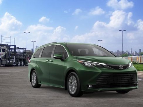 New 2026 Toyota Sienna XLE image 17