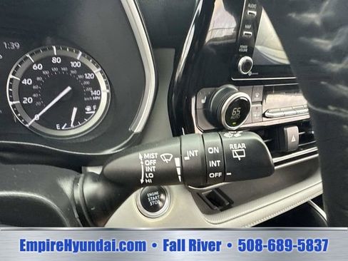 Used 2020 Toyota Highlander XLE AWD/4WD image 32