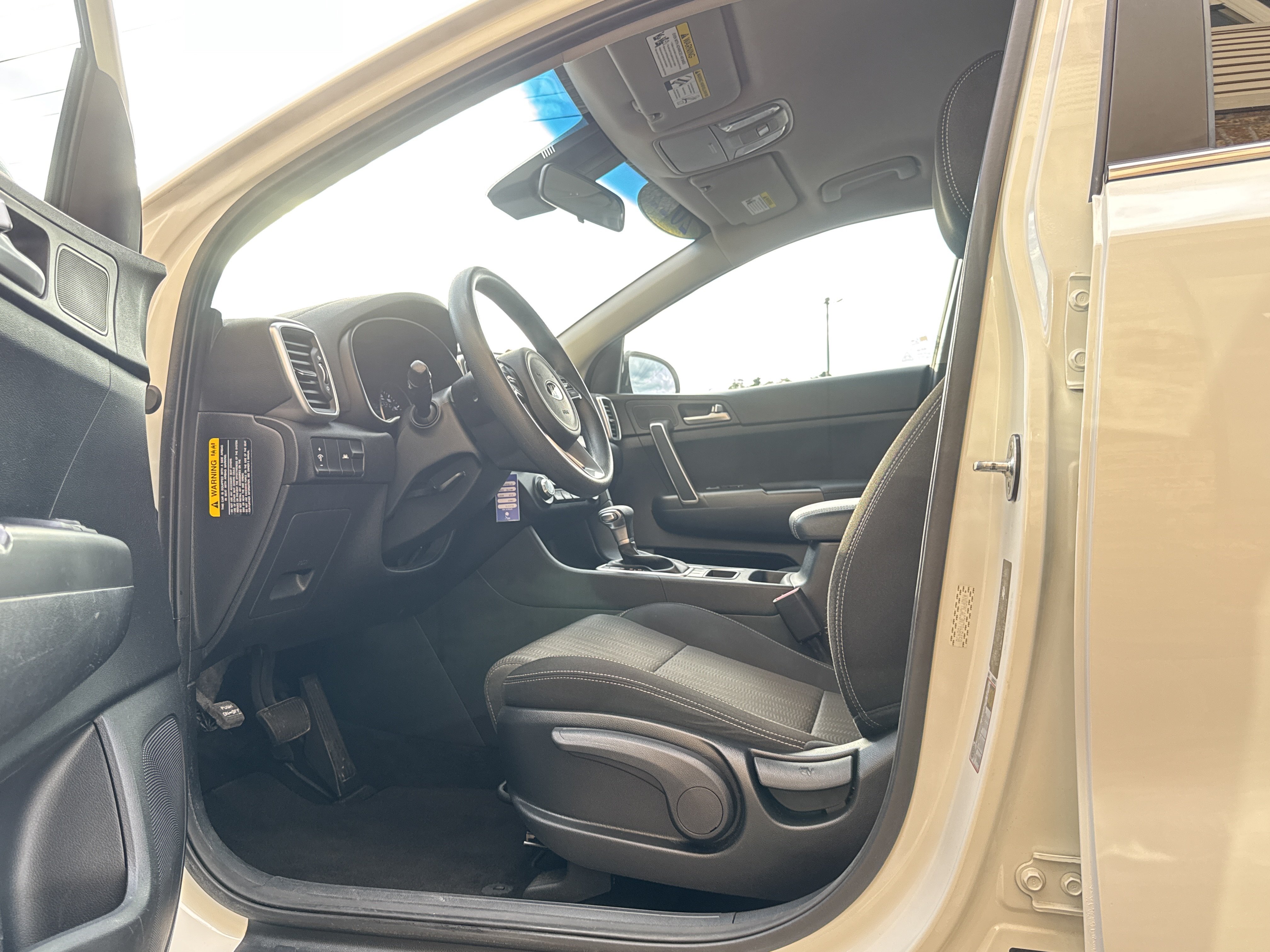 Used 2022 Kia Sportage LX AWD/4WD image 9
