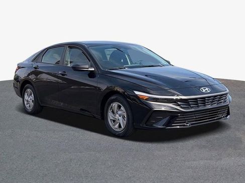 New 2026 Hyundai Elantra SE FWD image 4
