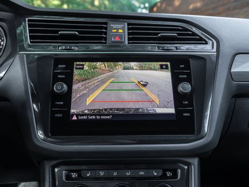Used 2018 Volkswagen Tiguan SE FWD image 8