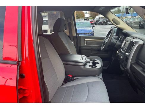 Used 2024 RAM 1500 Classic SLT image 7