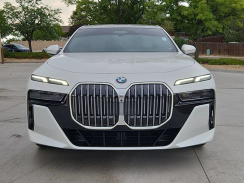 Used 2025 BMW 740i xDrive AWD/4WD image 8