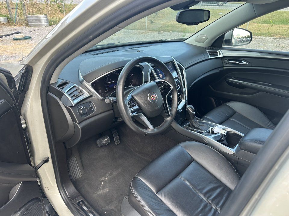 Used 2015 Cadillac SRX FWD image 12