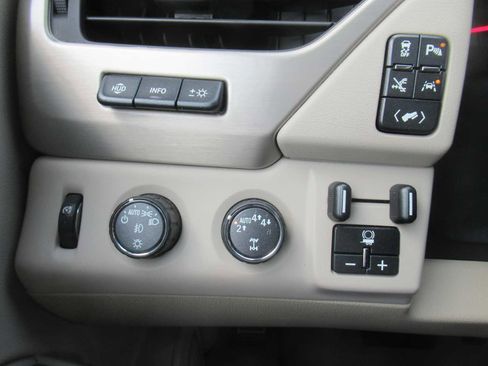 Used 2020 GMC Yukon Denali w/ Open Road Package image 25