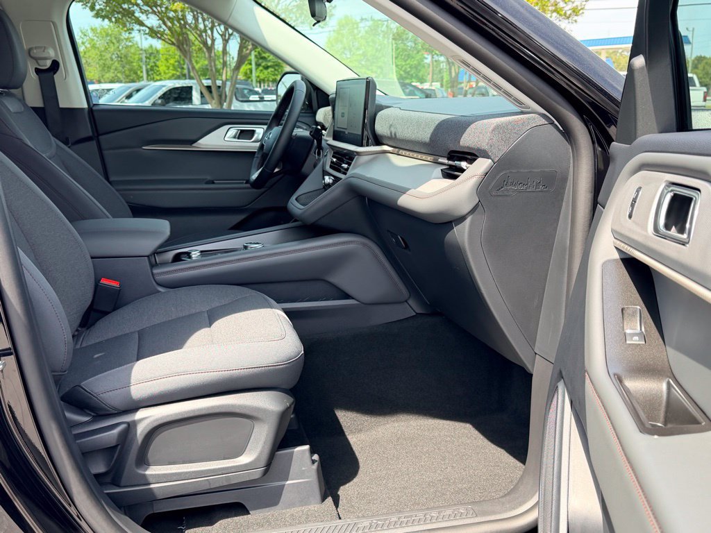 New 2026 Ford Explorer Active RWD image 7