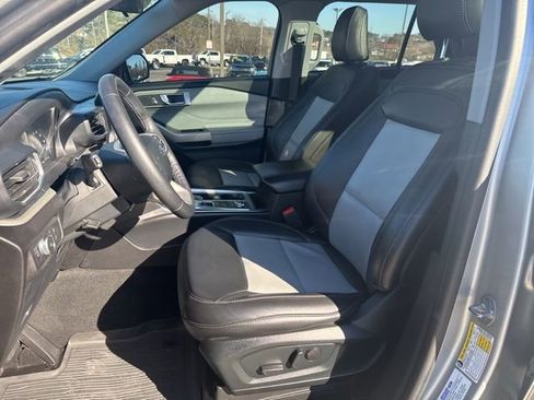 Used 2022 Ford Explorer XLT w/ Equipment Group 202A image 20