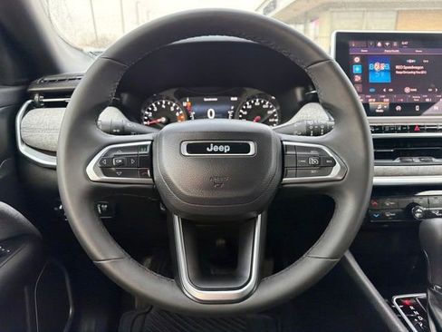 Used 2024 Jeep Compass Latitude image 16