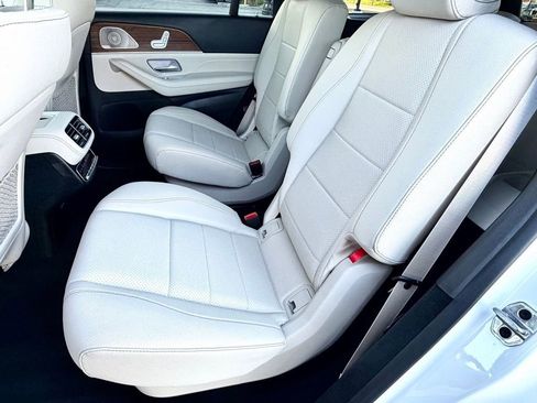 Used 2025 Mercedes-Benz GLS 450 4MATIC image 32