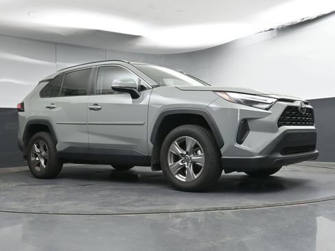 Used 2022 Toyota RAV4 XLE w/ Convenience Package image 25