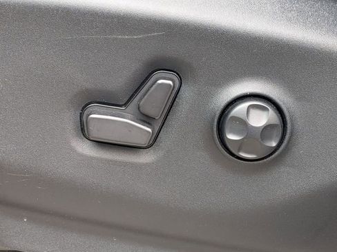 Used 2024 Chrysler Pacifica Touring-L FWD image 13