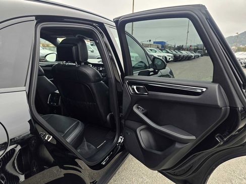 Used 2022 Porsche Macan image 13