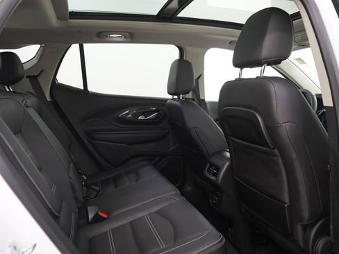 Used 2024 GMC Terrain Denali w/ Denali Premium Package AWD/4WD image 12