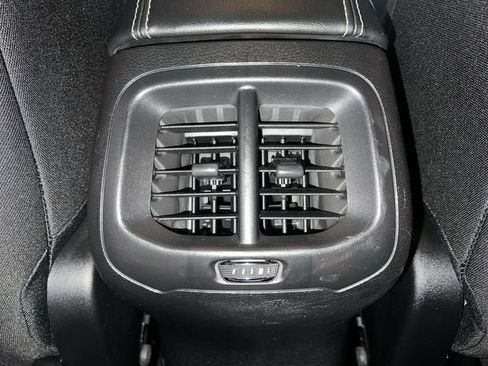 Used 2018 Jeep Cherokee Latitude w/ Safety Group AWD/4WD image 20
