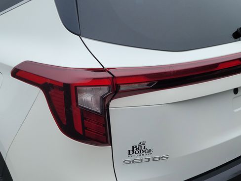 Used 2024 Kia Seltos EX image 11