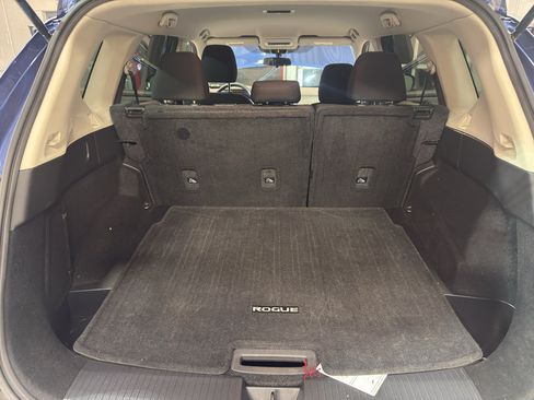 Used 2023 Nissan Rogue S image 28