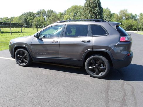 Used 2021 Jeep Cherokee Latitude Plus FWD image 11