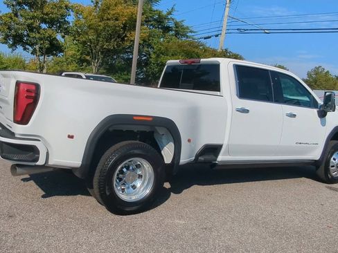 New 2025 GMC Sierra 3500 Denali Ultimate image 8