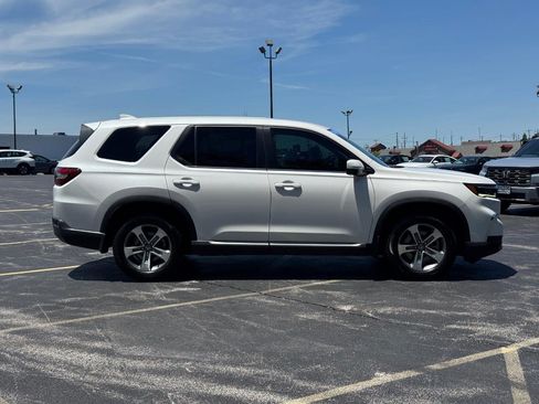 Certified 2025 Honda Pilot EX-L image 3