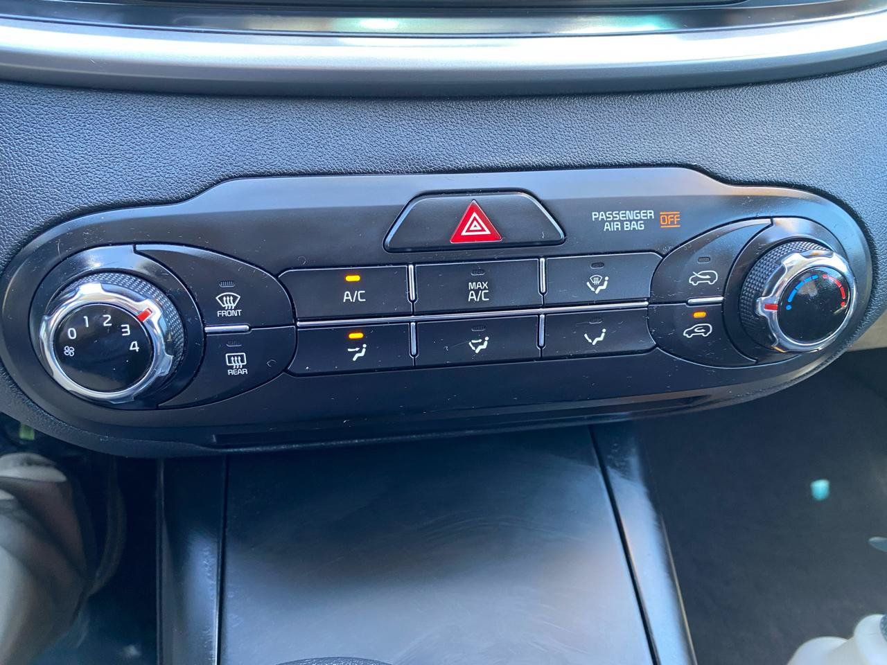 Used 2020 Kia Sorento L FWD image 14
