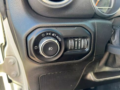 Used 2018 Jeep Wrangler Unlimited Sahara w/ Quick Order Package 24M Moab AWD/4WD image 15
