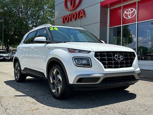 Used 2024 Hyundai Venue SEL FWD image 8