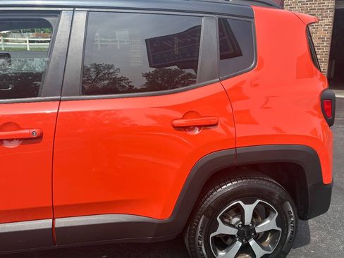 Used 2019 Jeep Renegade Trailhawk w/ UConnect 8.4 Nav Group AWD/4WD image 11