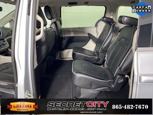 Used 2024 Chrysler Pacifica Limited image 29