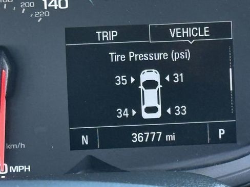 Used 2021 Chevrolet Trax LT w/ LT Convenience Package image 17