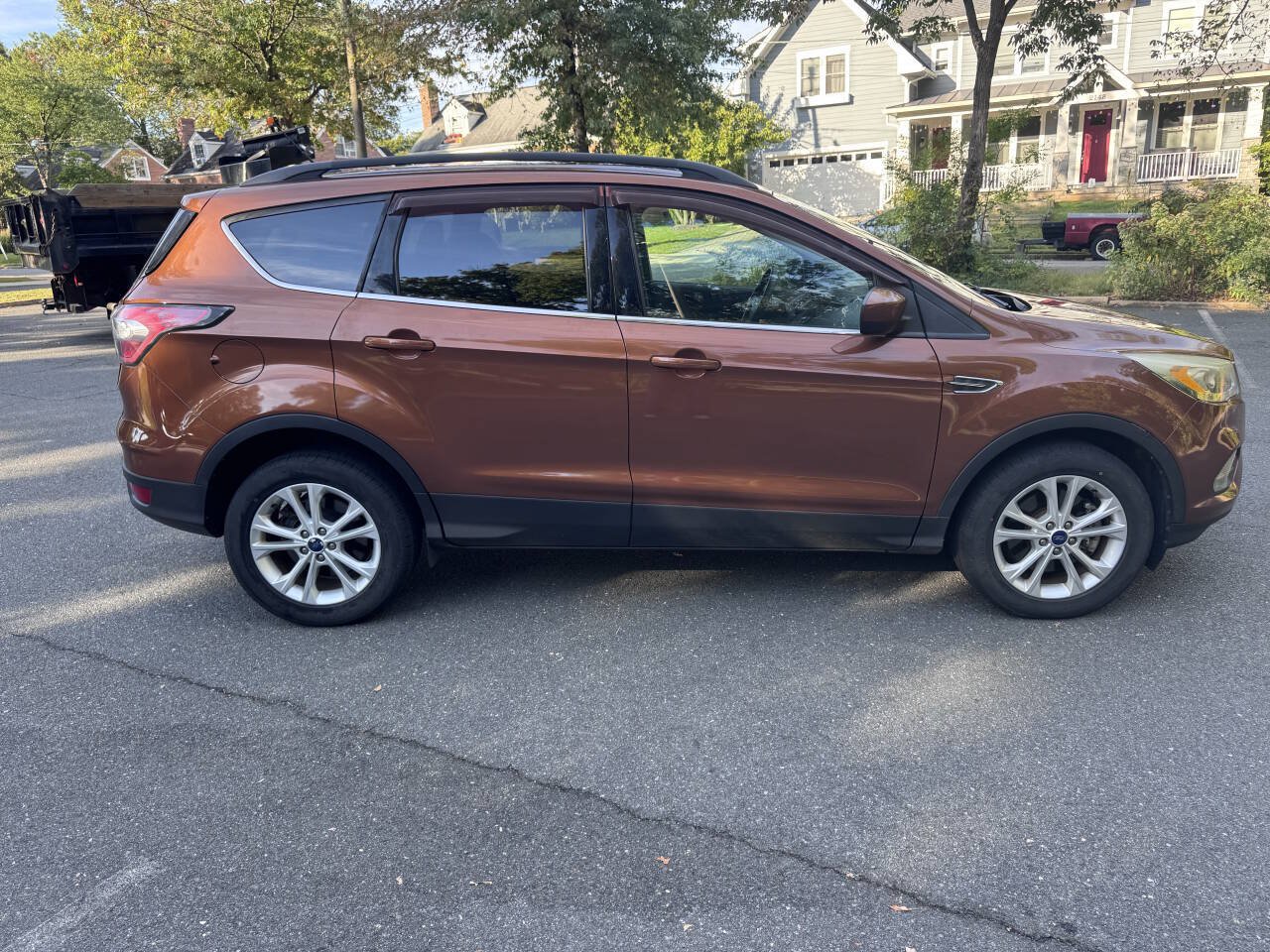 Used 2017 Ford Escape SE w/ Equipment Group 201A AWD/4WD image 4