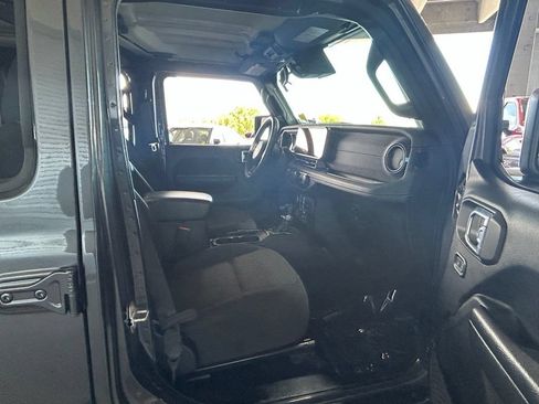 Used 2024 Jeep Wrangler Unlimited Rubicon 4xe AWD/4WD image 36