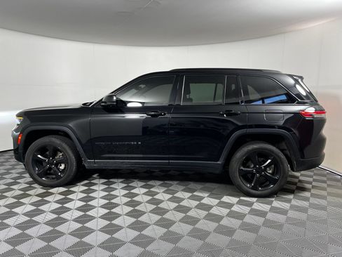 Used 2023 Jeep Grand Cherokee Limited w/ Luxury Tech Group II AWD/4WD image 8