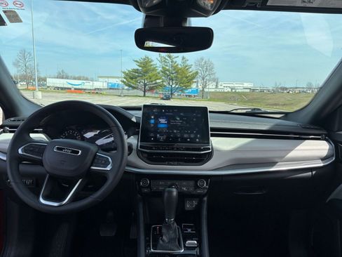 Used 2025 Jeep Compass Limited image 34