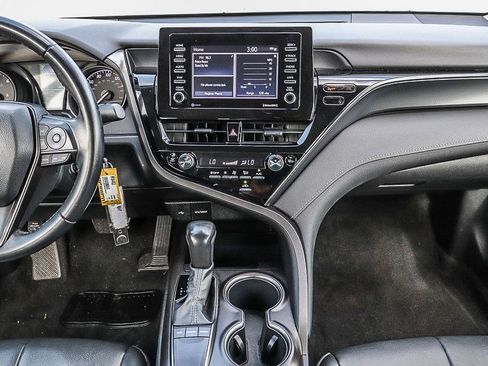 Used 2022 Toyota Camry SE image 13