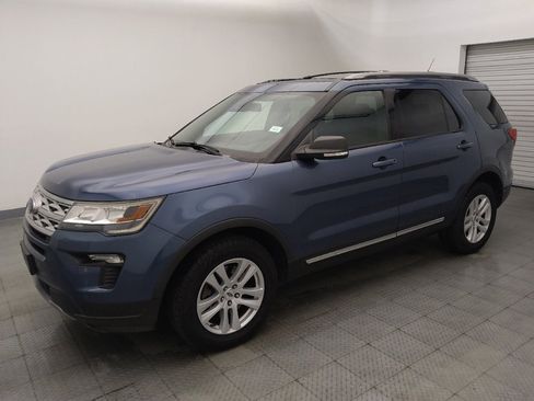 Used 2019 Ford Explorer XLT w/ Equipment Group 202A AWD/4WD image 2