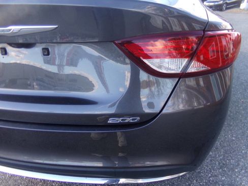 Used 2015 Chrysler 200 Limited w/ Convenience Group image 9