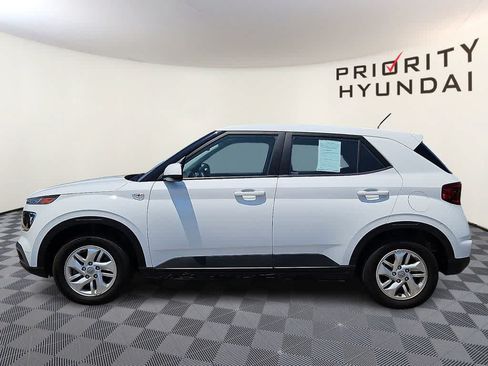 Used 2025 Hyundai Venue SE FWD image 7