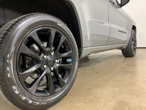 Used 2021 Jeep Grand Cherokee Laredo X image 9