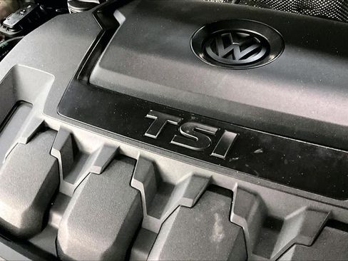 Used 2022 Volkswagen Tiguan SE image 33