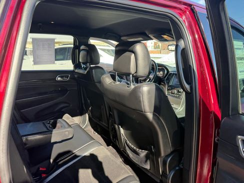 Used 2017 Jeep Grand Cherokee Altitude image 47