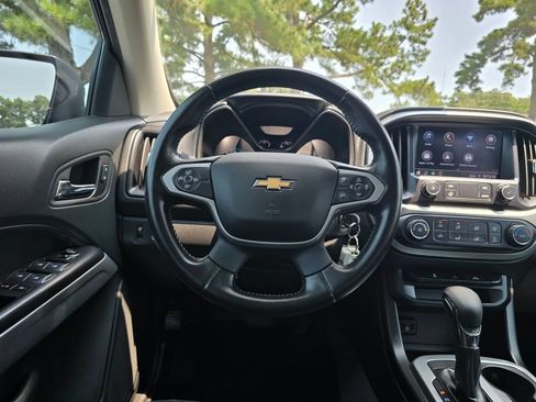 Used 2022 Chevrolet Colorado LT w/ LT Convenience Package RWD image 13