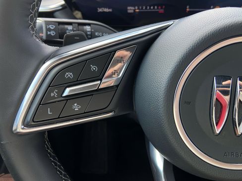 Used 2025 Buick Enclave Preferred FWD image 28