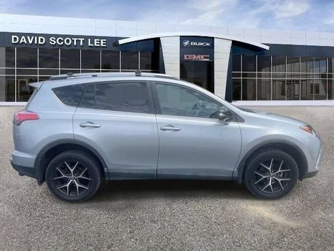 Used 2017 Toyota RAV4 SE FWD image 4