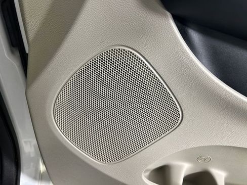 Used 2014 Dodge Grand Caravan SXT image 28