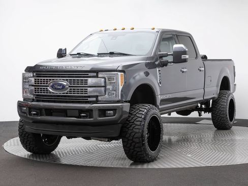 Used 2017 Ford F250 Platinum w/ Platinum Ultimate Package AWD/4WD image 2