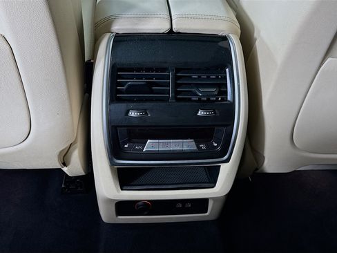 Used 2021 BMW X7 xDrive40i w/ M Sport Package AWD/4WD image 27