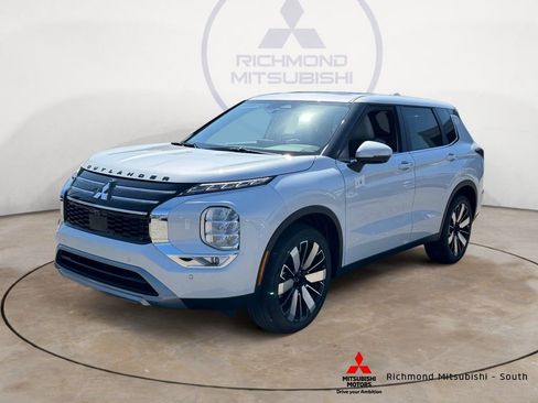 New 2025 Mitsubishi Outlander SE image 7